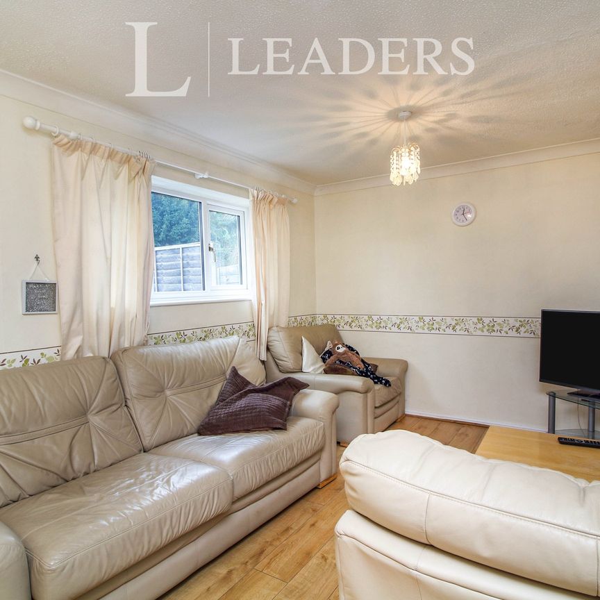 4 bedroom property to rent Nuffield Close, St. John's, Worcester, WR2 - Photo 1