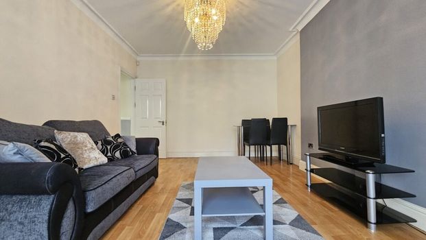 Bowes Road, W3 - Photo 1