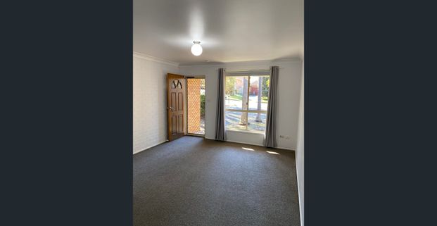 WELL PRESENTED NEAT & TIDY 2 BEDROOM UNIT!!! - Photo 1