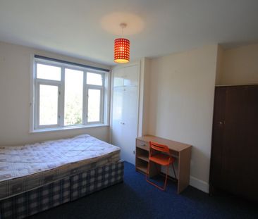 3 Bed Student house on Elmes road - Photo 6