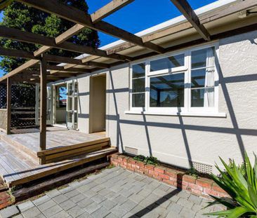 Tidy & Spacious 2-Bedroom Home - Great Location - Photo 6