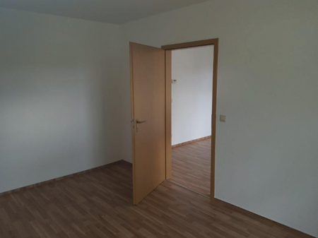 2-Raum-Wohnung mit Einbauküche in Ellefeld, ca. 40 m² – ab 01.05.2026 - Photo 5