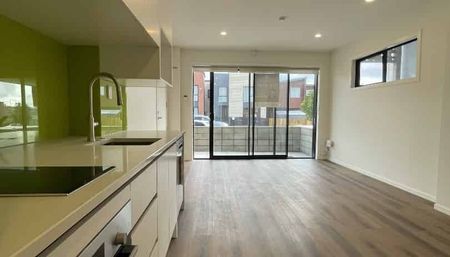 Beautiful 3 Bedroom Townhouse in Hobsonville - Photo 2