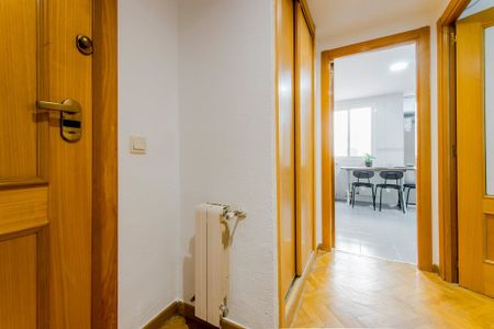 Calle del Oriana, Madrid, Community of Madrid 28045 - Photo 3