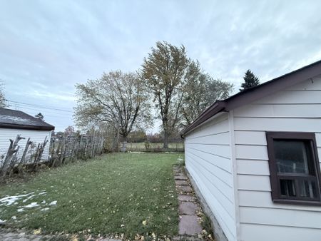 For Lease - 7 Dunlop Avenue Unit# Main, Toronto, Ontario - Photo 2