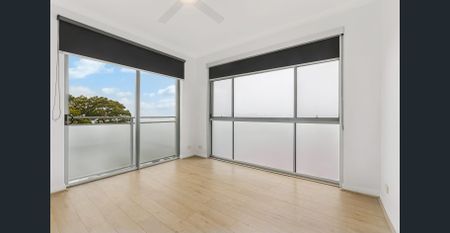 Bright and Airy 2-Bedroom Apartment - Photo 3