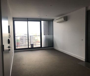 Located on Level 9, this stunning apartment is sure to impress! - Photo 2