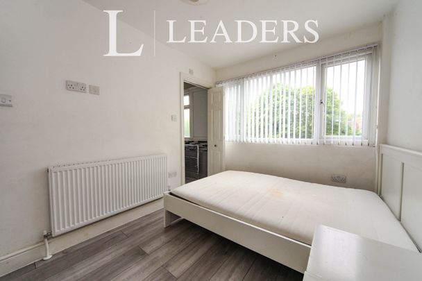 6 bedroom house to rent Falconers Road, Luton, Bedfordshire, LU2 - Photo 1