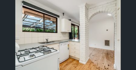 Spacious 4 bedroom family home in quiet leafy location. - Photo 5