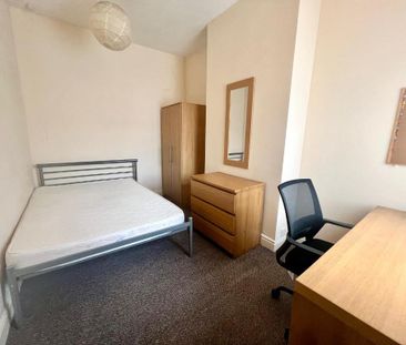 4 bedroom terraced house to rent - Photo 4