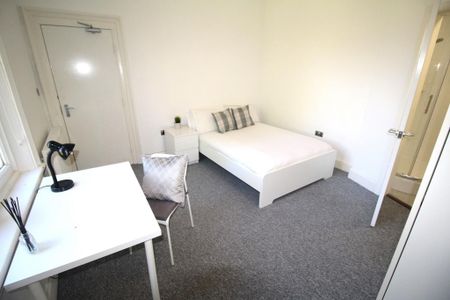 6 bedroom flat to rent - Photo 2