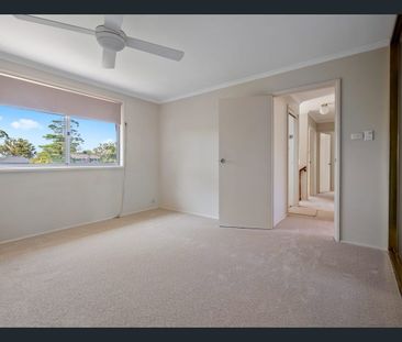 Bright Interiors, Generous Space & Easy Family Living! - Photo 4