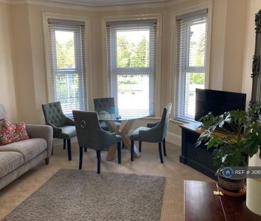 3 bedroom flat to rent - Photo 4