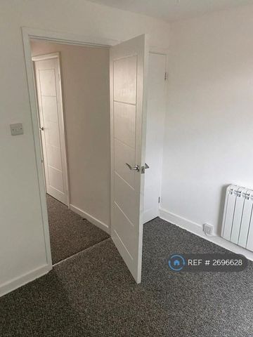 3 bedroom terraced house to rent - Photo 2