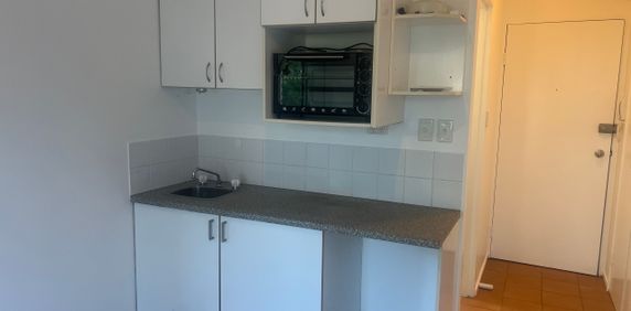 Small Studio - Photo 2