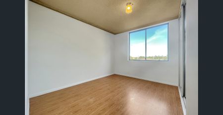 Spacious 3-Bedroom Unit in the Heart of Meadowbank - Photo 4