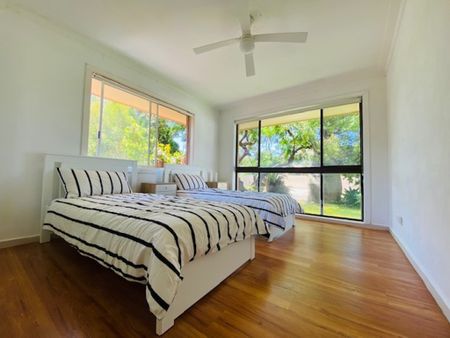 11 Sundowner Court, Mermaid Waters, QLD 4218 - Photo 2