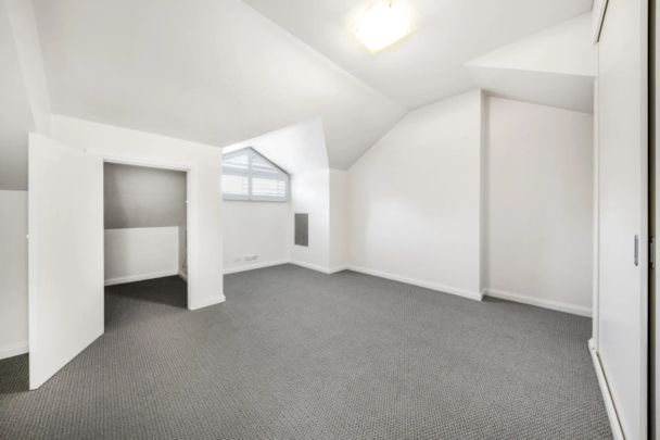 Freshly refurbished park side family home - Photo 1