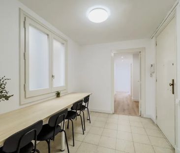 Carrer del Rosselló, Barcelona, Catalonia 08008 - Photo 6