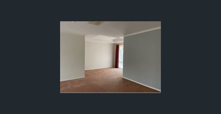 LARGE FAMILY HOME! - Photo 4