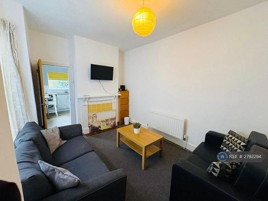 4 bedroom terraced house to rent - Photo 1