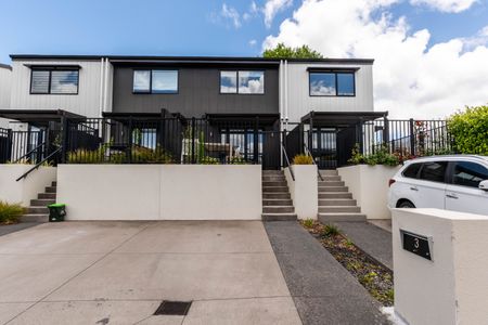 Semi Furnished Three Bedroom Townhouse Mount Roskill - Photo 4