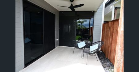 Compact, Contemporary & Close to Everything - Photo 2