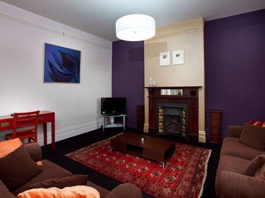 Two bedroom apartment minutes walk from the CBD - Photo 1