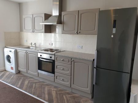 3 bedroom flat to rent - Photo 5