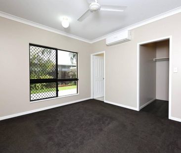 Spacious Elevated Family Home – Private & Convenient - Photo 4