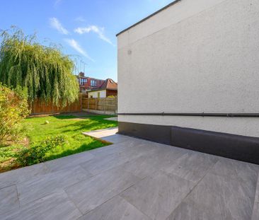 3 bedroom flat to rent - Photo 6