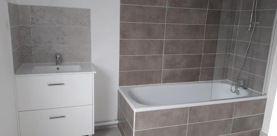 MAISON DE PLAIN PIED ENTIEREMENT RENOVEE - Photo 2