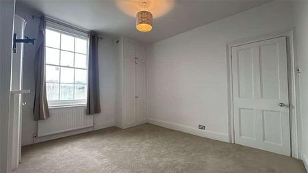 Adelaide Square, Windsor, SL4 - Photo 3