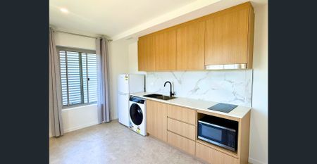 Brand New Furnished Studio – Available to Move In - Photo 5