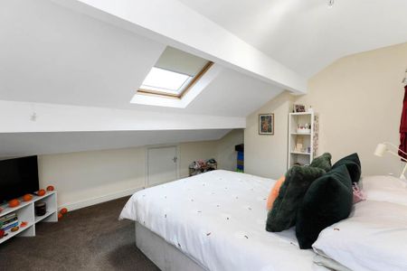 4 bedroom end of terrace house to rent - Photo 3