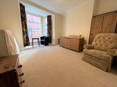 1 bedroom in a house share to rent - Photo 2