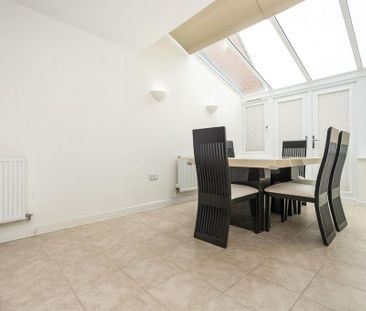 4 bedroom detached house to rent - Photo 3