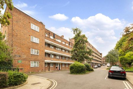 3 bedroom flat in Chalk Farm - Photo 4