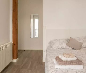 Double bed in Rooms for rent in 4-bedroom apartment in Madrid - Photo 6