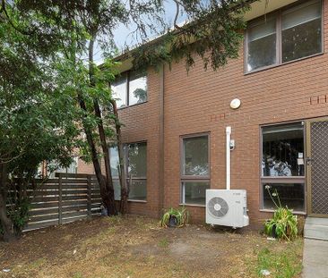 Prime Bell Street Townhouse – Walk to Pentridge Precinct & Merri Cr... - Photo 5