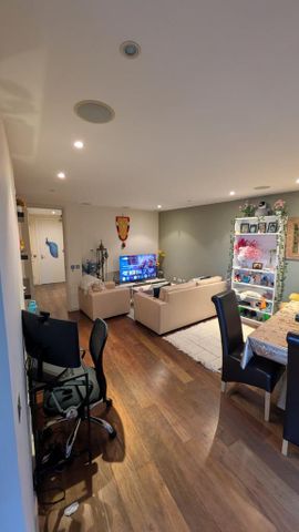 1 bedroom in a flat share to rent - Photo 4