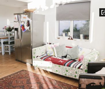Room for rent in 2-bedroom house in Killiney, Dublin - Photo 5