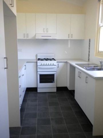 House with 3 bedrooms & 1 bathroom - Photo 3