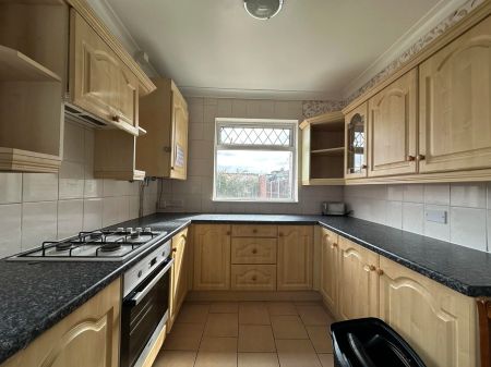 Middlewich Street, CREWE - Photo 5