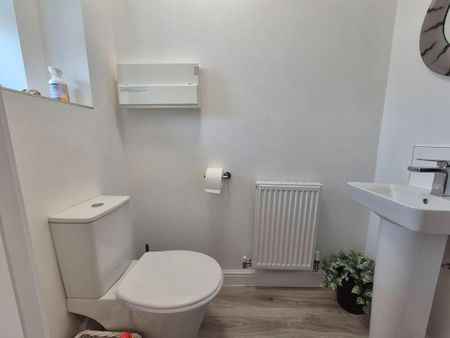 3 bedroom semi-detached house to rent - Photo 2