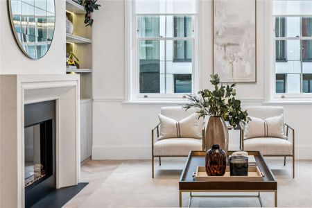 A beautifully refurbished five-bedroom double fronted Georgian townhouse in the heart of Marylebone - Photo 3