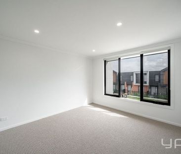 Brand New Living! - Photo 2