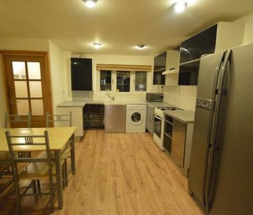 4 bedroom detached house to rent - Photo 6