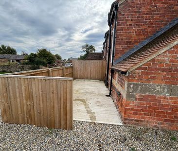 2 bedroom semi-detached house to rent - Photo 2
