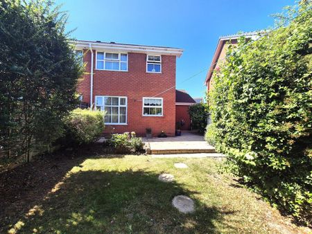 3 bedroom semi-detached house to rent - Photo 4